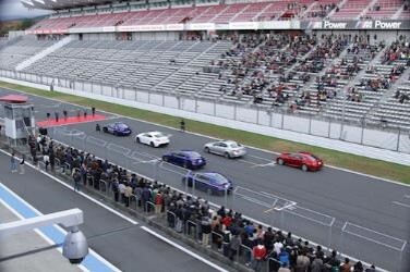 写真：自動車販売店　周年イベント